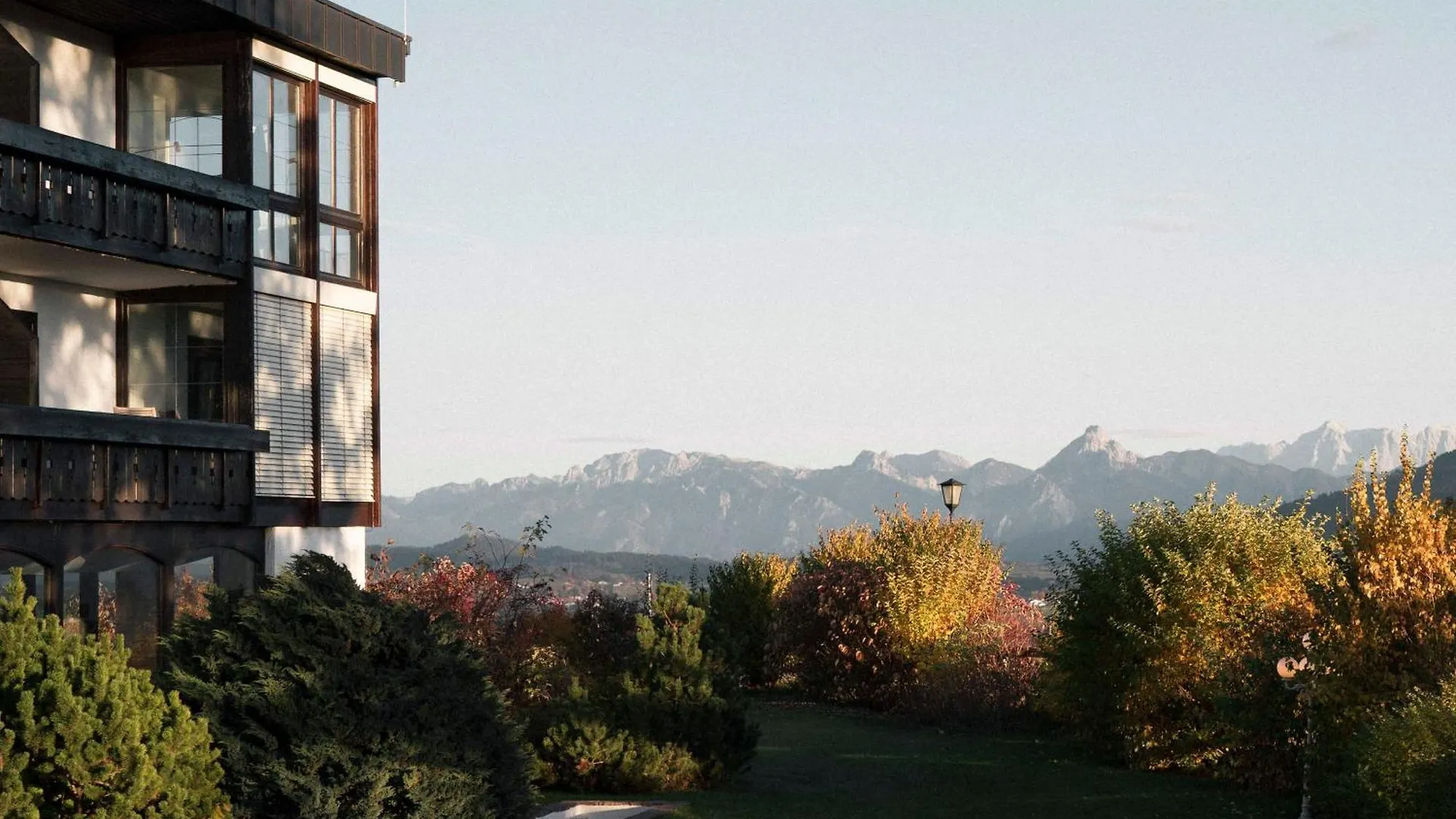 Mittelburg Wellnesshotel contacts